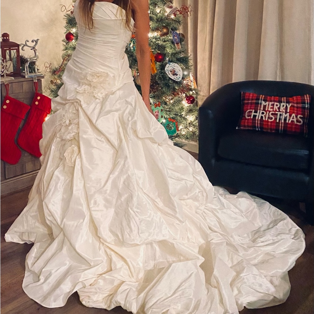 Casablanca Wedding Dress, New/Never Used - Picture 9 of 11